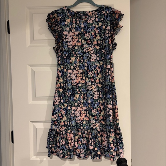 Tommy Hilfiger Dresses & Skirts - Tommy Hilfiger Floral Polyester Women’s Dress with ruffle detail. Size 6